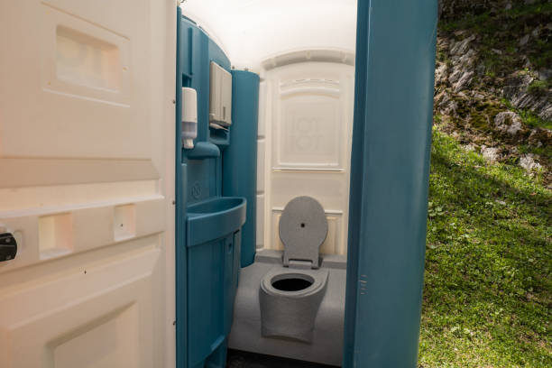 Types of Portable Toilets We Offer in Bayou Country Clu, LA